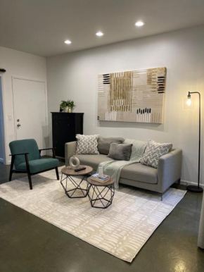 Beautiful 2-Bedroom Apartment in the Heart of Little Italy